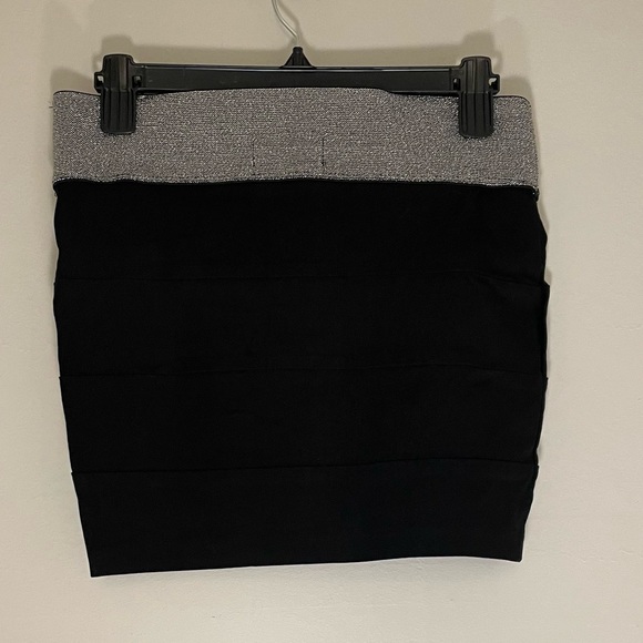 Black skirt with sparkly silver top. This is a size medium. - Picture 3 of 4